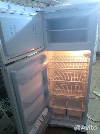 Холодильник indesit.Доставка