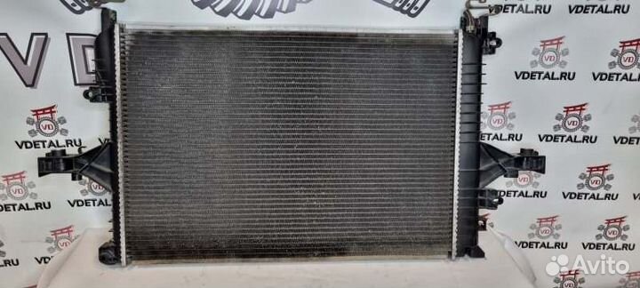 Радиатор охлаждения двигателя Volvo V70 универсал