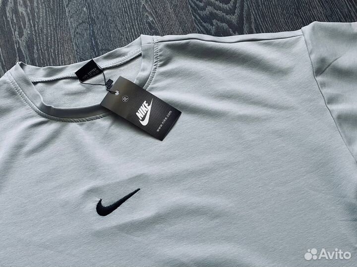 Костюм Nike футболка и шорты 52 и 54 размеры