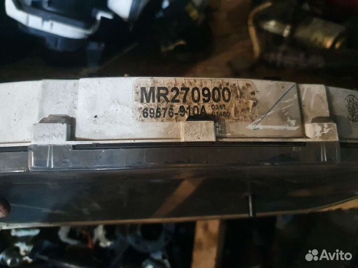 Приборная панель Mitsubishi Galant 8