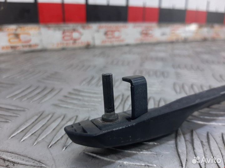 Щеткодержатель (поводок стеклоочистителя, дворник)