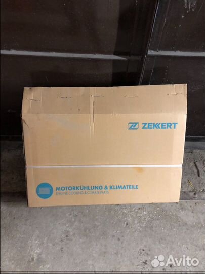 Продам новый радиатор охлаждения на Audi A6 2000г