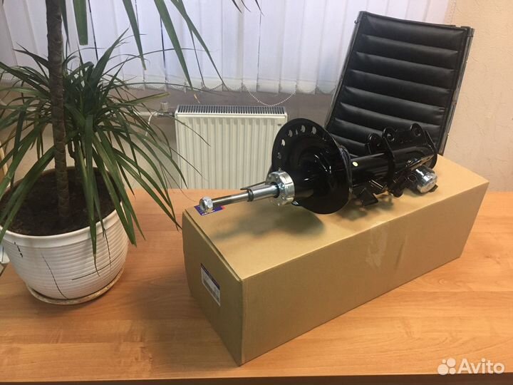 Амортизатор передний Cadillac SRX 2010-2016 LH