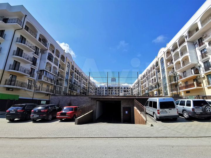 2-к. квартира, 84,3 м², 2/5 эт.