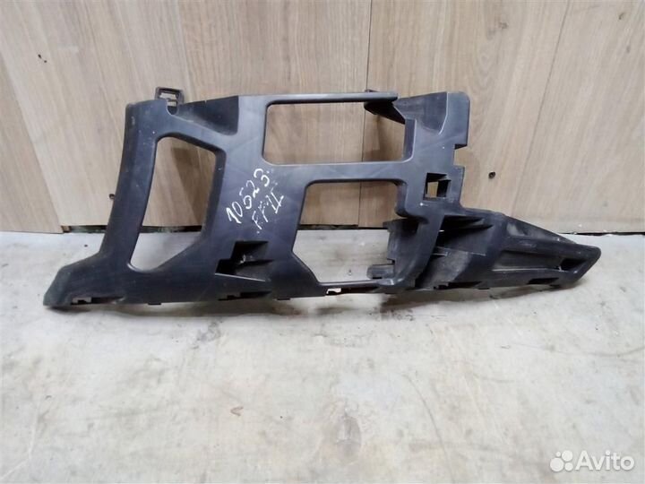 Кронштейн переднего бампера левый от Ford Mondeo