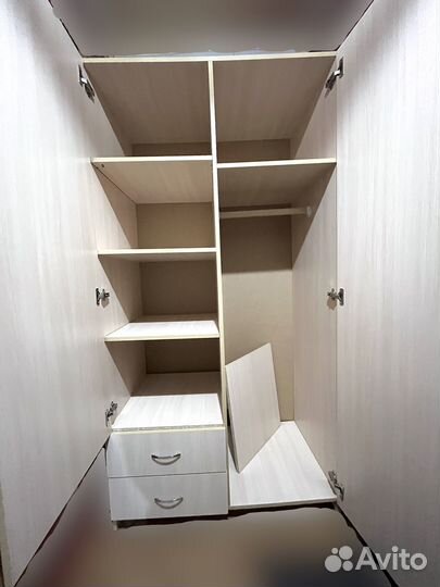 Шкаф двухстворчатый с полками