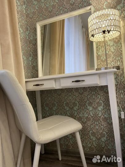 Макияжный столик