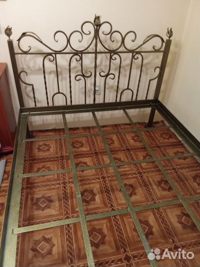 Кованая кровать