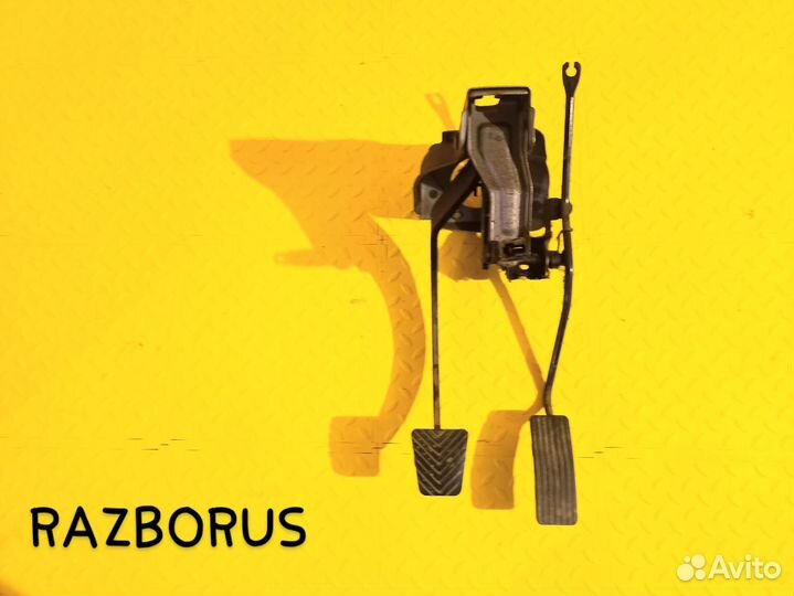 Педальный узел Mitsubishi Lancer 7 8 1995-2000