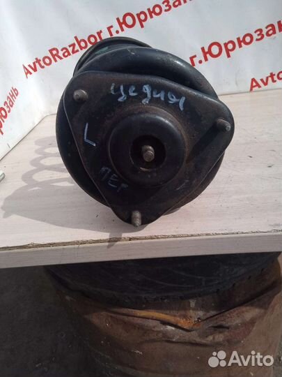 Передний левый амортизатор Mitsubishi Lancer Cedia