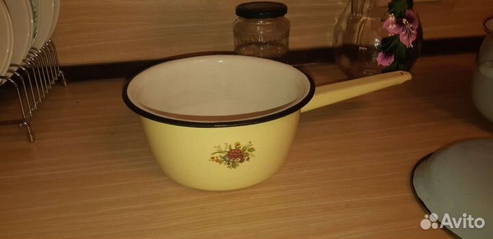 Кастрюли и ковш