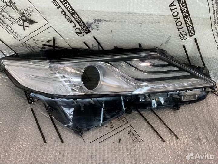 Стекло фары правой Camry 70