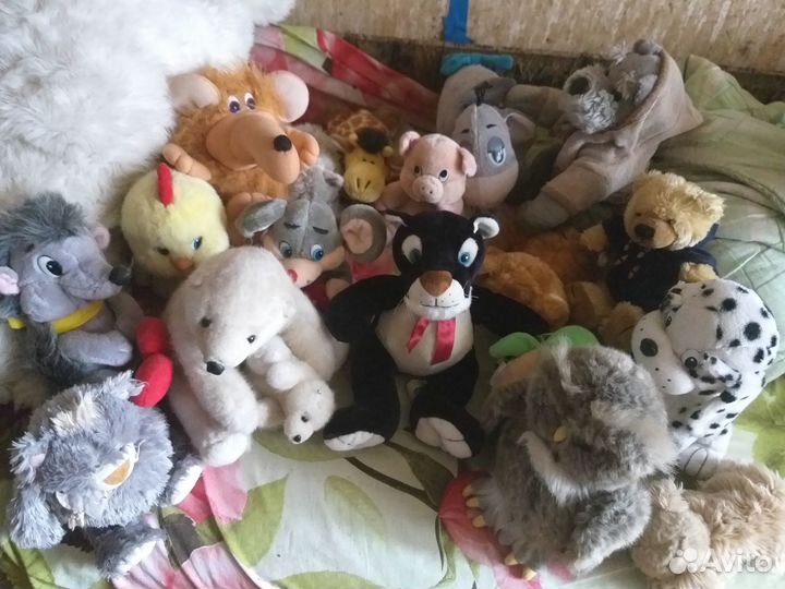 Игрушки мягкие в ассортименте, около 30 штук