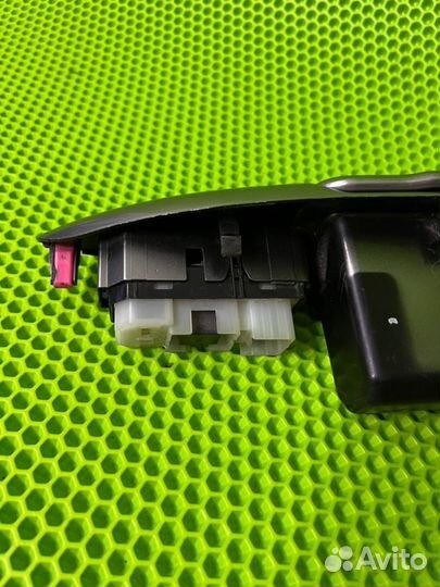 Блок кнопка стеклоподъёмника задний правый Toyota