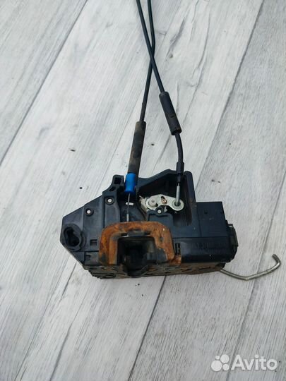 Замок пассажирской двери Geely Emgrand EC7 2014