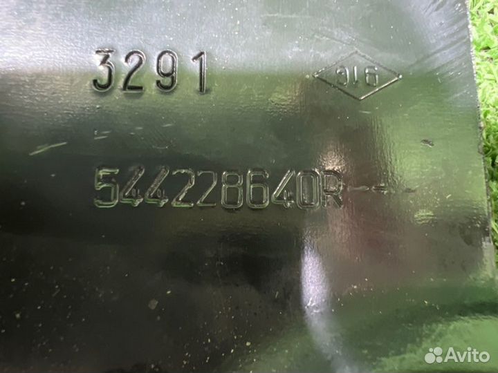 Крепление балки подвески переднее правое Renault