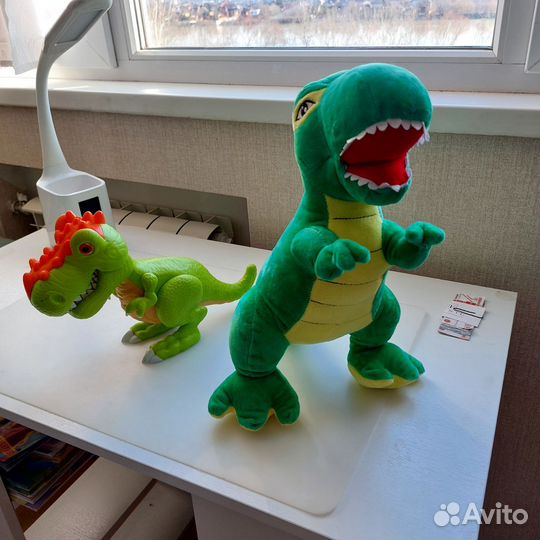 Динозавр механический рычащий и мягкие большие
