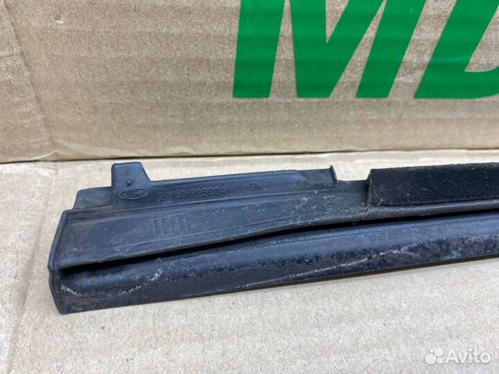 Молдинг стекла задний правый Ford C-Max 2003-2010