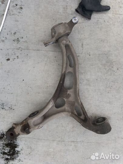 Передний левый рычаг на Jeep Wk2