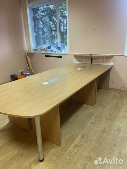 Офисный стол