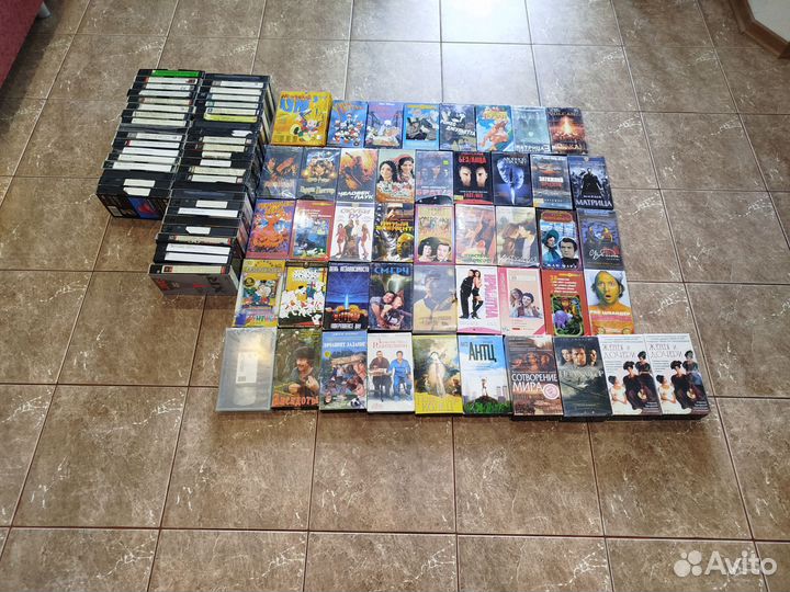 Видеокассеты с фильмами и мультфильмами