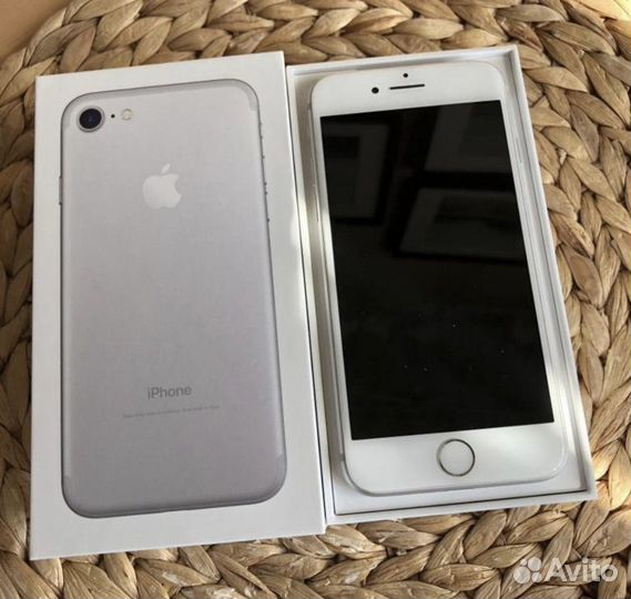 Телефон iPhone 7