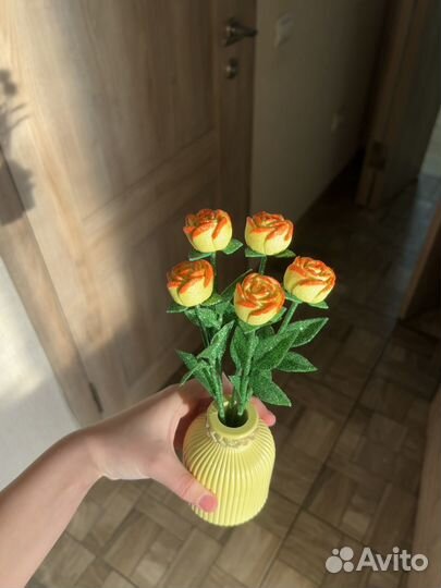 Цветы с вазочкой ручной работы