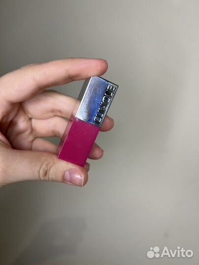 Clinique помада