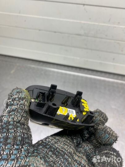 Кнопка управления магнитолой на руль Chevrolet