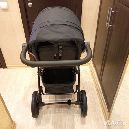 Коляска прогулочная новая с надувными колесами