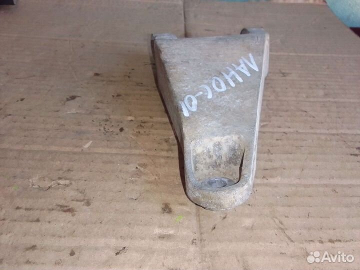 Кронштейн генератора Chevrolet Lanos