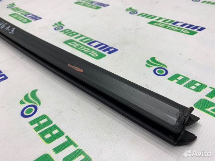 Уплотнитель двери стекла задний левый Mazda 3Bp