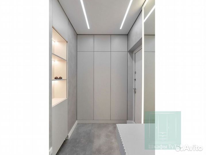 Зеркальный шкаф