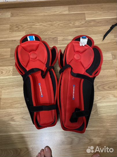 Хоккейная форма,наколенники