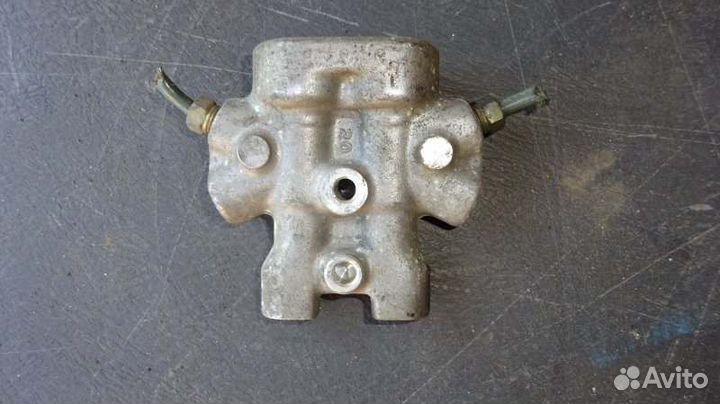 Распределитель тормозных усилий Nissan R'nessa N30