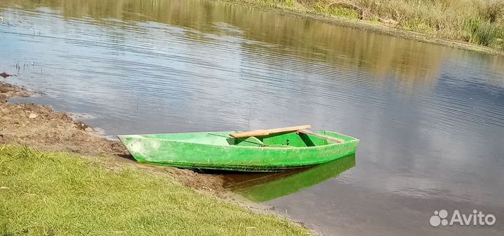 Лодка деревянная