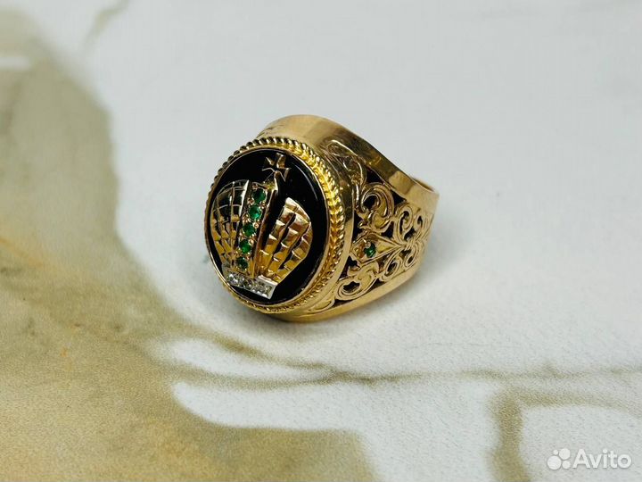 Мужская золотая печатка с бриллиантами