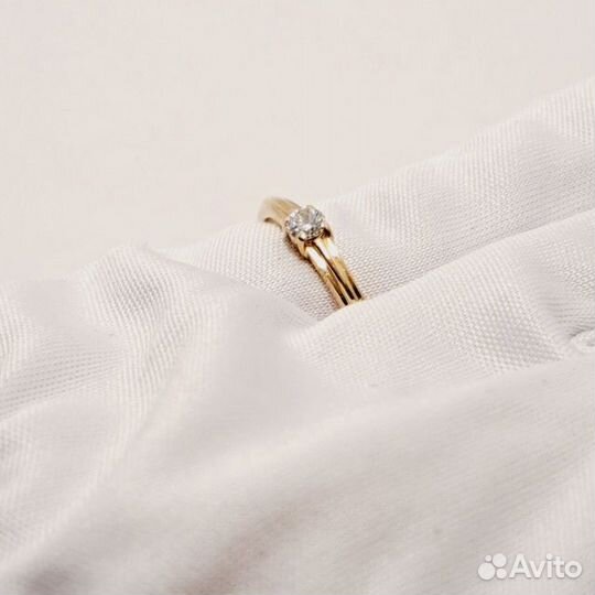 Золотое кольцо с бриллиантом 16,5р