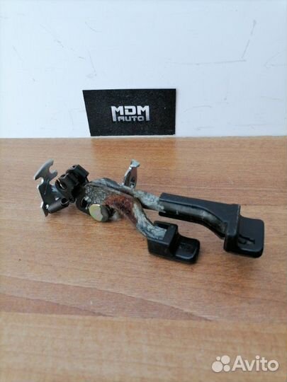 Ручка лючка Мицубиси Лансер 9 CS Lancer 9 \ 6 ск