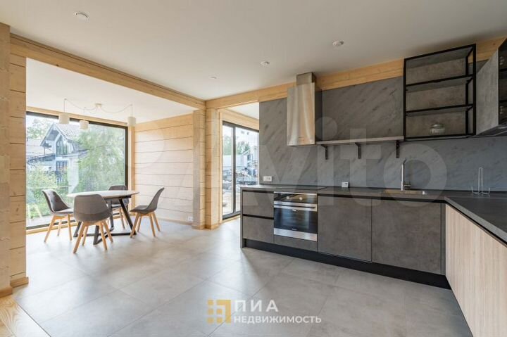 Дом 207 м² на участке 15 сот.