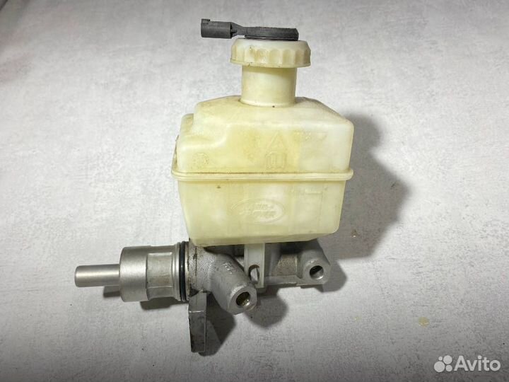 Главный тормозной цилиндр Land Rover Discovery 3 L