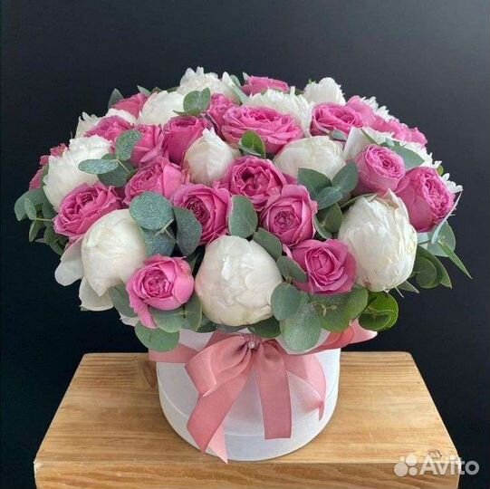 Живые цветы букеты пионы,кустовые розы,доставка