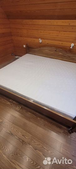 Кровать двухспальная с матрасом