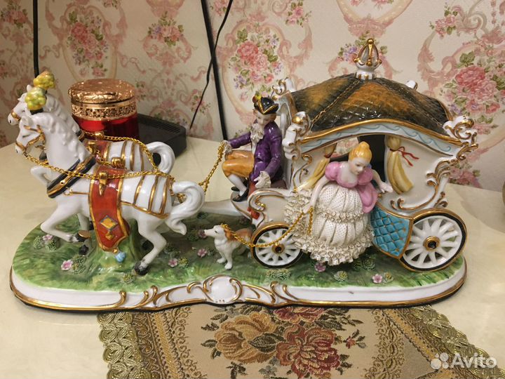 Фарфоровая карета
