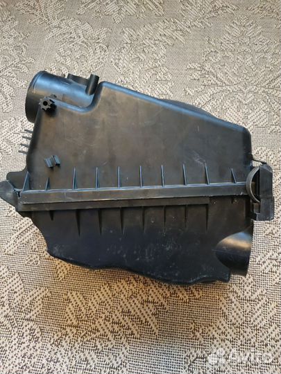 Корпус воздушного фильтра (верх) toyota allion