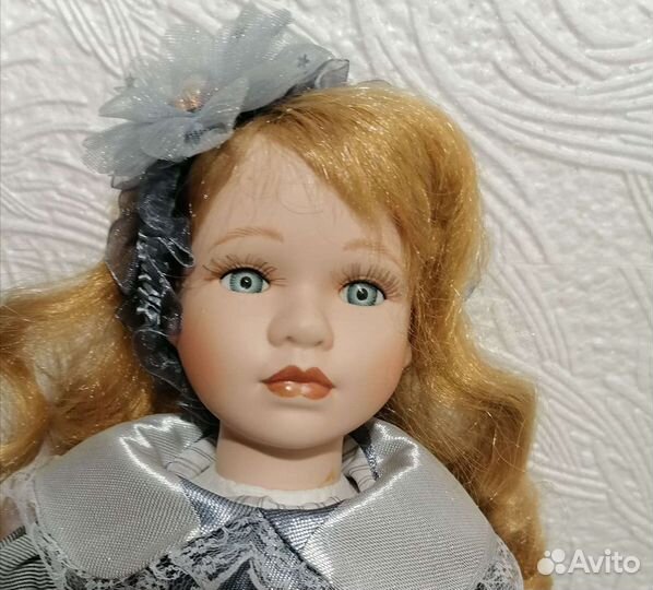 Кукла коллекционная фарфоровая