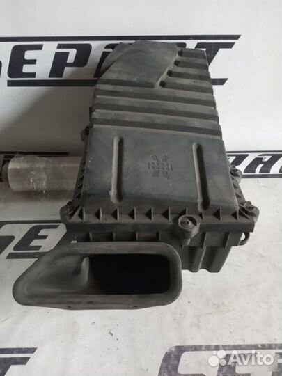 Корпус воздушного фильтра Volkswagen Passat B6 AXZ