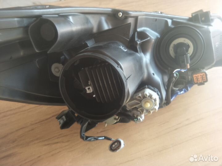 Фара Subaru Outback 15+