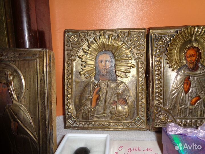 Иконы в латунных окладах; два комплекта