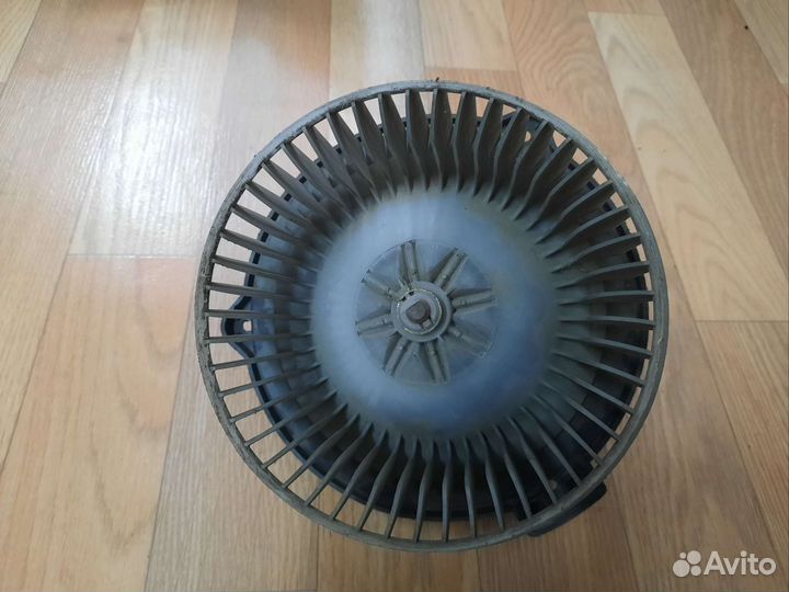 Моторчик печки Mitsubishi Grandis правый руль